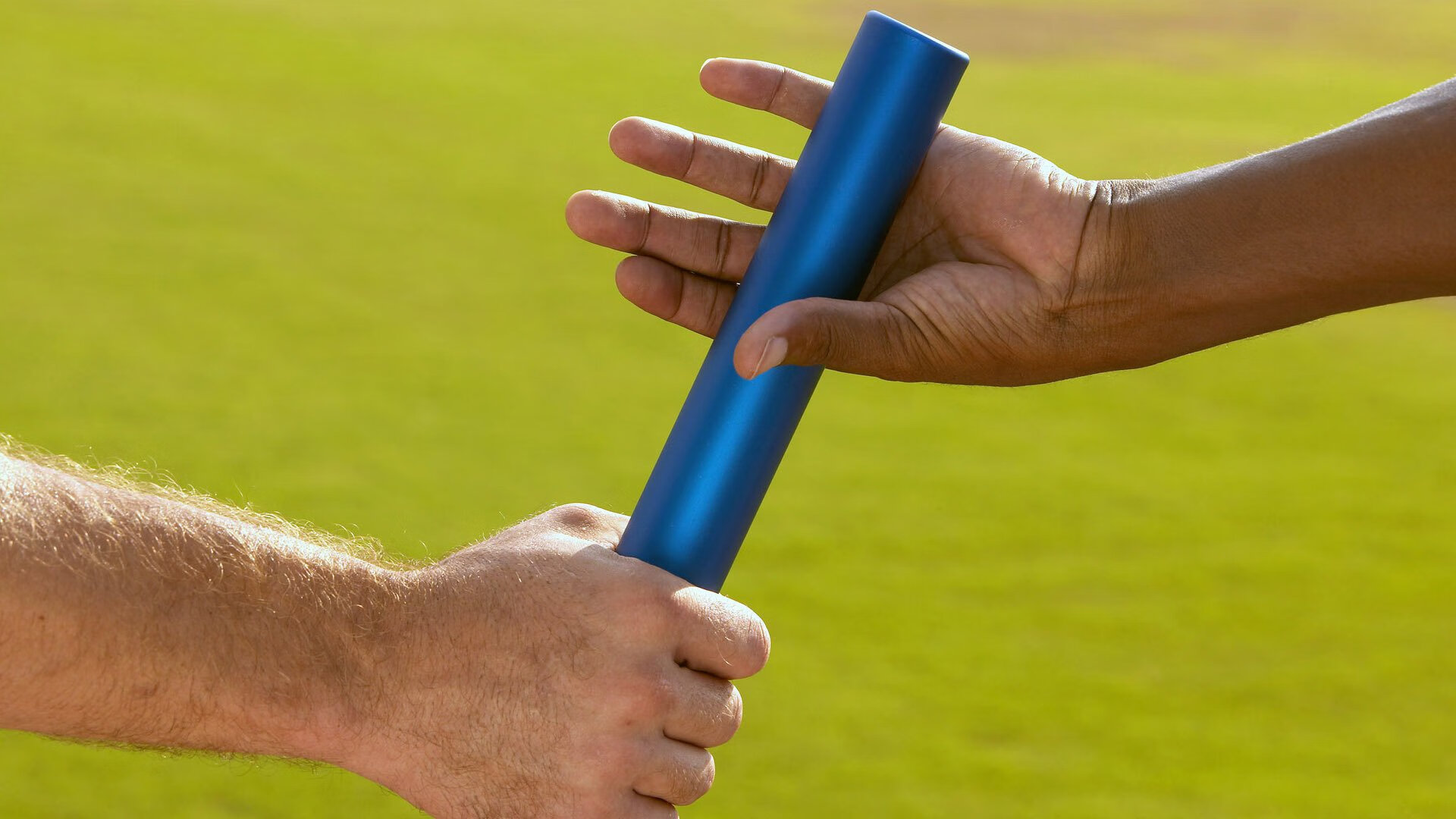 开云体育入口-球迷“创意无限”自制作品：带你重温最感动瞬间，自创球技免费