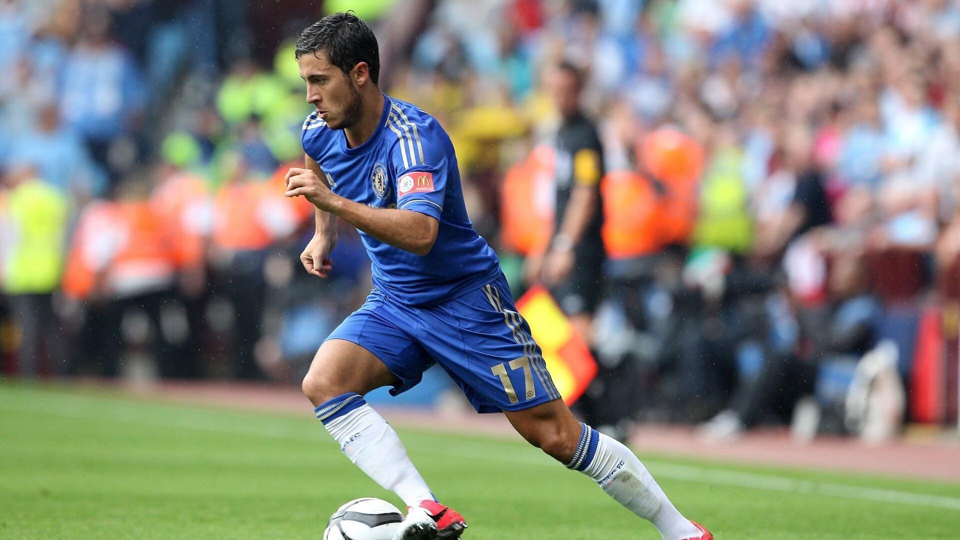 西甲：巴萨2-2战平塞维利亚，莱万梅开二度难掩失误，巴萨1比0莱万特